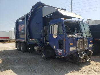  Salvage Peterbilt 320