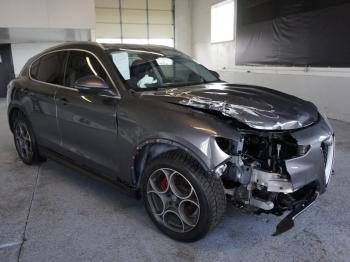  Salvage Alfa Romeo Stelvio