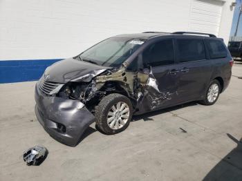  Salvage Toyota Sienna