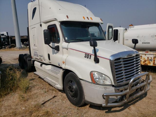  Salvage Freightliner Cascadia 1