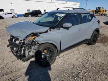  Salvage Nissan Kicks