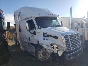  Salvage Freightliner Cascadia 1