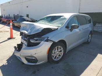  Salvage Chrysler Pacifica