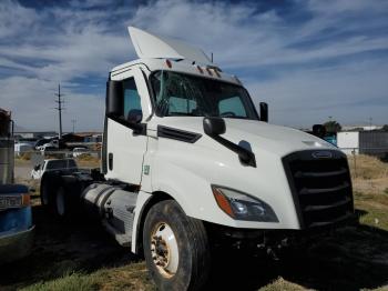  Salvage Freightliner Cascadia 1