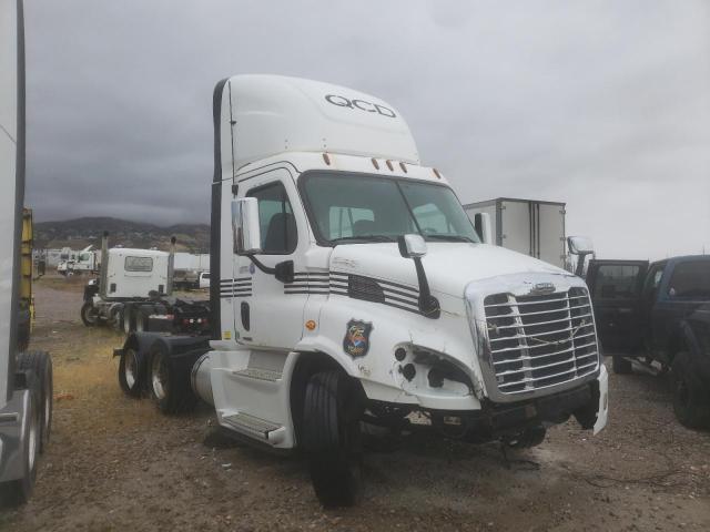  Salvage Freightliner Cascadia 1