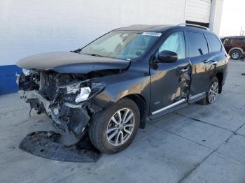  Salvage Nissan Pathfinder