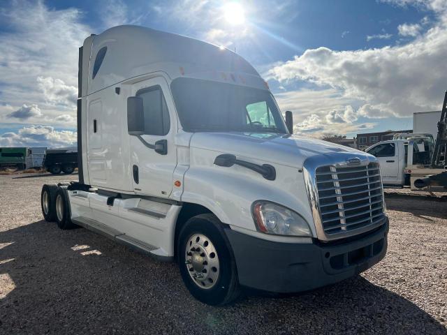  Salvage Freightliner Cascadia 1