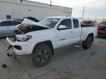  Salvage Toyota Tacoma