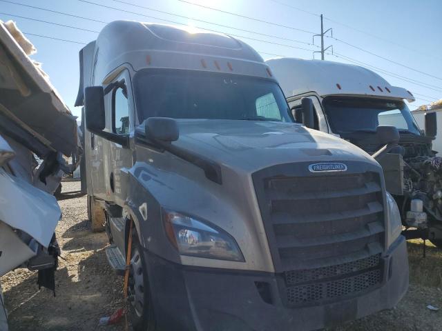  Salvage Freightliner Cascadia 1