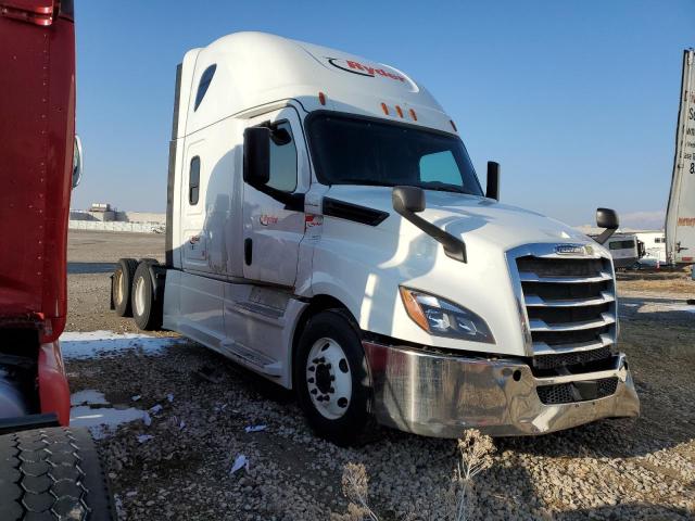  Salvage Freightliner Cascadia 1