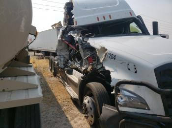  Salvage Freightliner Cascadia 1