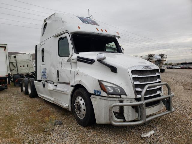  Salvage Freightliner Cascadia 1