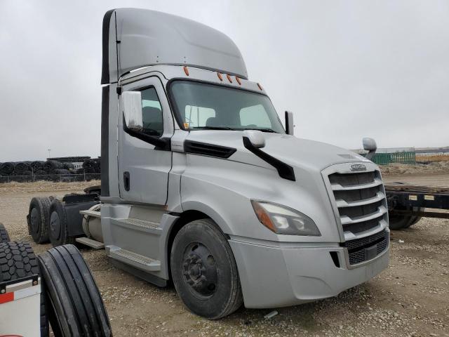  Salvage Freightliner Cascadia 1