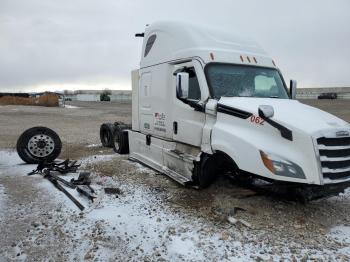  Salvage Freightliner Cascadia 1