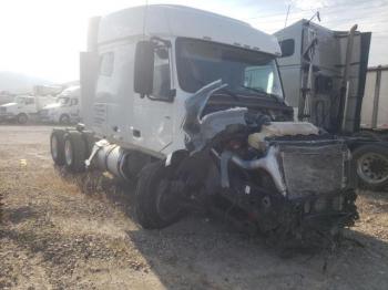  Salvage Volvo Vn