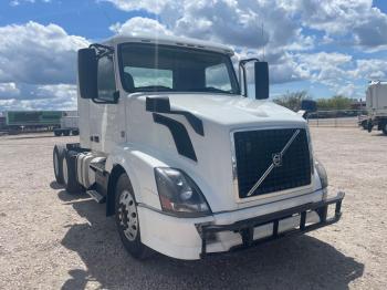  Salvage Volvo Vn
