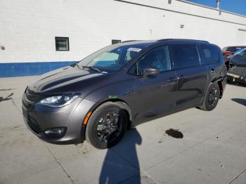  Salvage Chrysler Pacifica