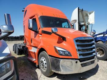  Salvage Freightliner Cascadia 1
