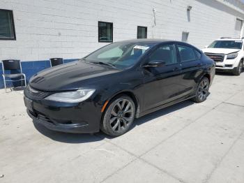  Salvage Chrysler 200