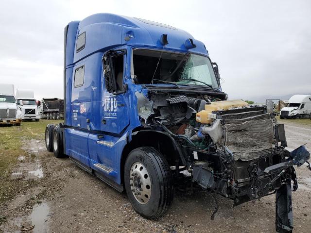  Salvage Volvo Vnl