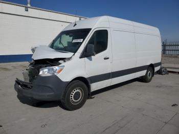  Salvage Mercedes-Benz Sprinter