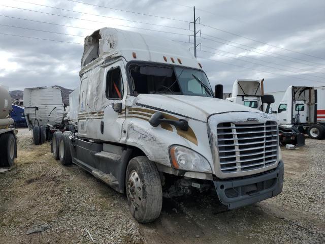  Salvage Freightliner Cascadia 1