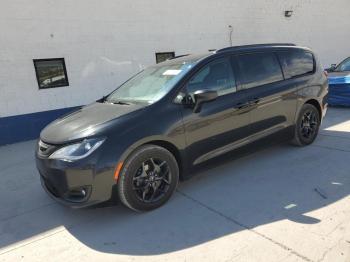  Salvage Chrysler Pacifica