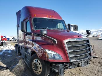  Salvage Freightliner Cascadia 1