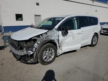  Salvage Chrysler Pacifica
