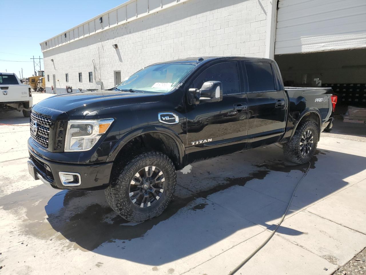 Nissan Titan Sv Image 1