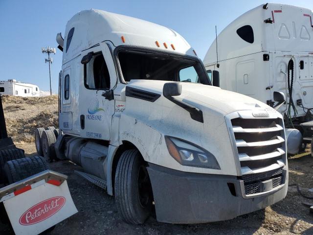  Salvage Freightliner Cascadia 1