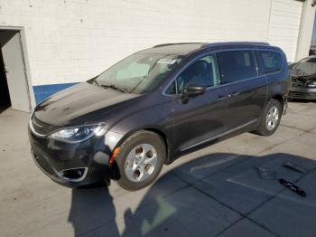  Salvage Chrysler Pacifica