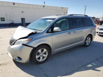  Salvage Toyota Sienna