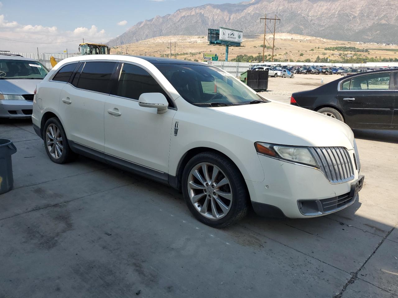 Lincoln MKT Image 11
