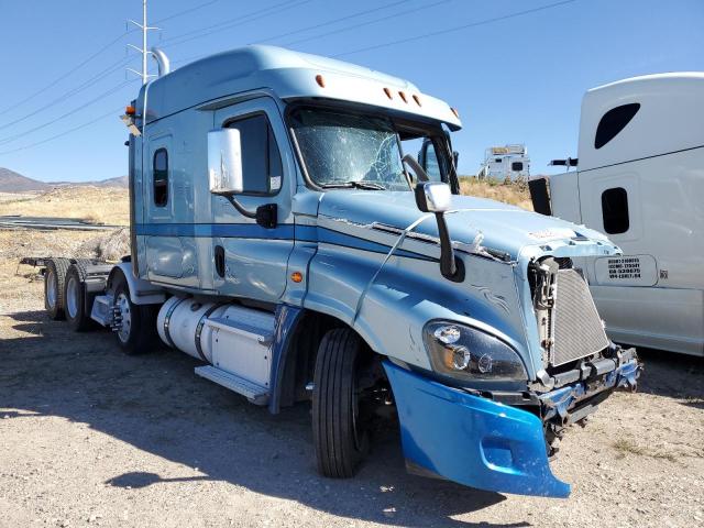  Salvage Freightliner Cascadia 1