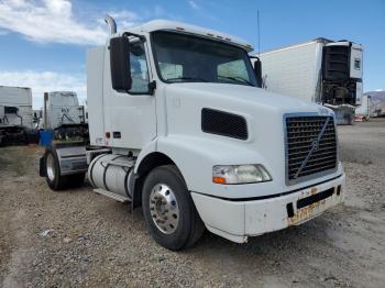  Salvage Volvo Vnm