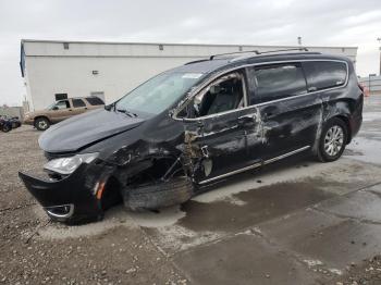  Salvage Chrysler Pacifica