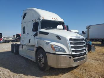  Salvage Freightliner Cascadia 1