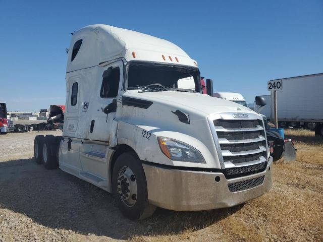  Salvage Freightliner Cascadia 1
