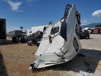  Salvage Volvo Vnl