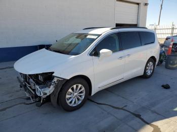  Salvage Chrysler Pacifica