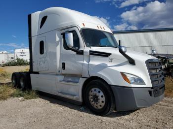  Salvage Freightliner Cascadia 1