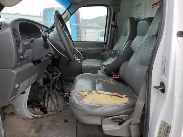 Ford Econoline E450 Super Duty Cutaway Van Image 13