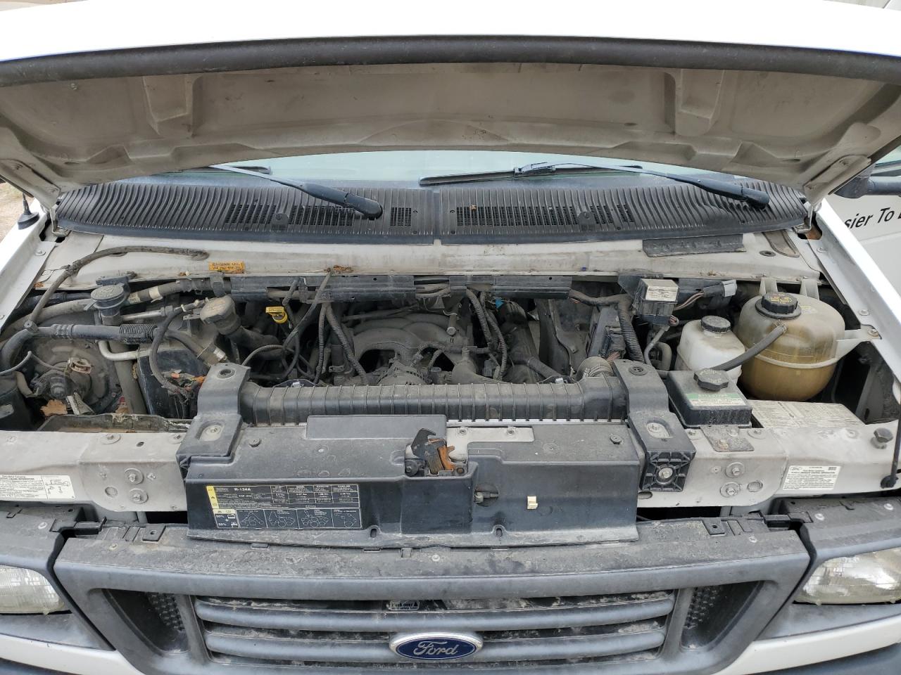 Ford Econoline E450 Super Duty Cutaway Van Image 5