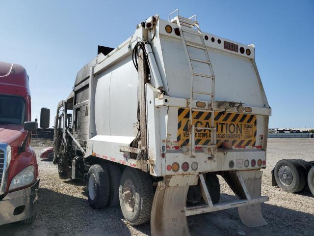 Peterbilt 320 Image 10