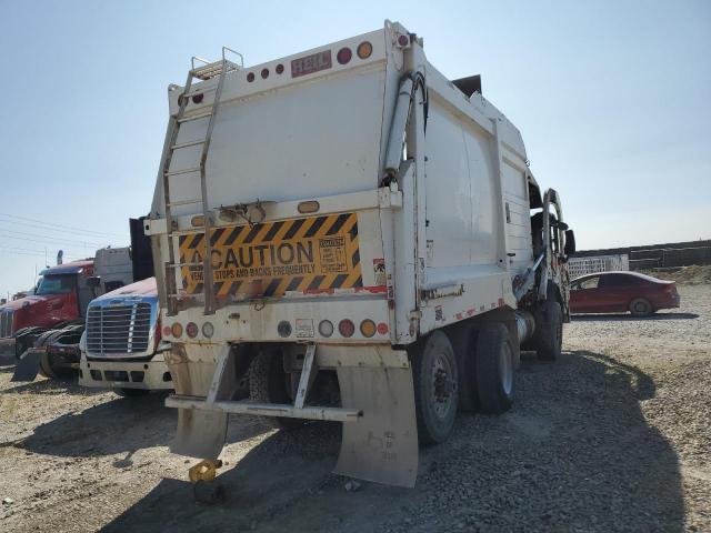 Peterbilt 320 Image 3