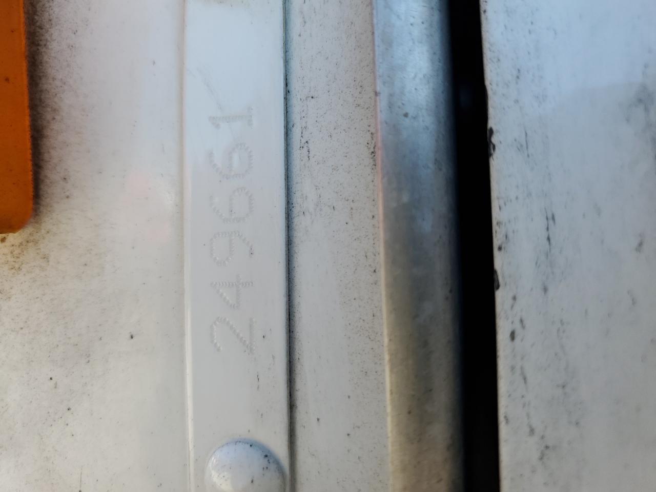 Peterbilt 320 Image 2