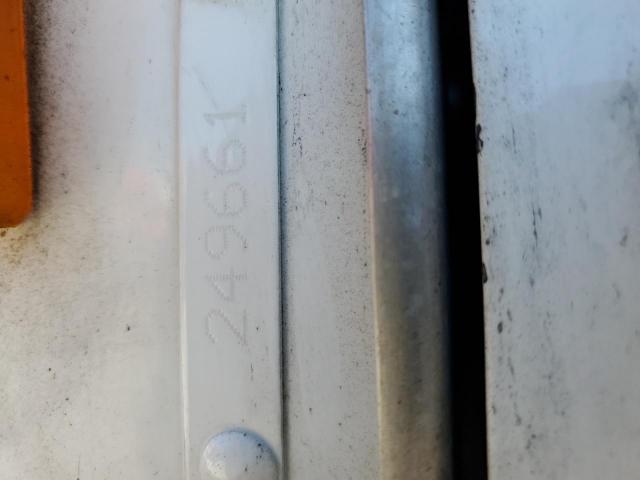 Peterbilt 320 Image 2