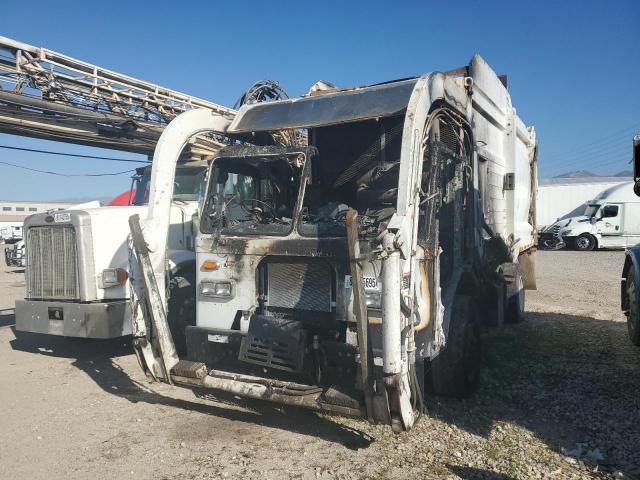 Peterbilt 320 Image 6