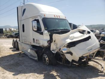  Salvage Freightliner Cascadia 1